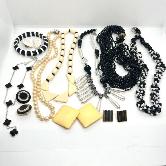 Vintage Jewelry - VINTAGE MODERN JEWELRY LOT BLACK WHITE NECKLACES EARRINGS BANGLE CURATED